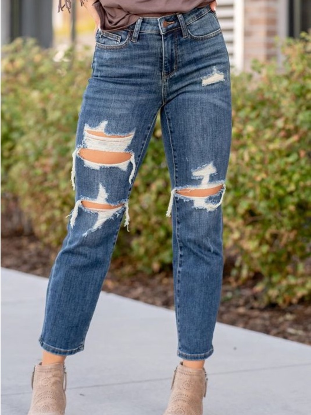 Judy Blue Distressed Boyfriend Jeans in Medium Blue Wash